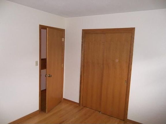 5th image of 10484 S 13th St