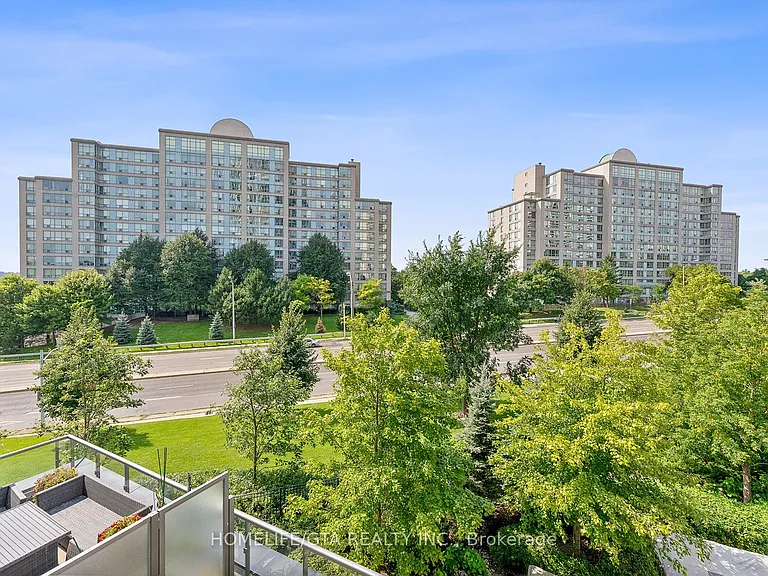 18 Graydon Hall Dr #904 — Photo 1