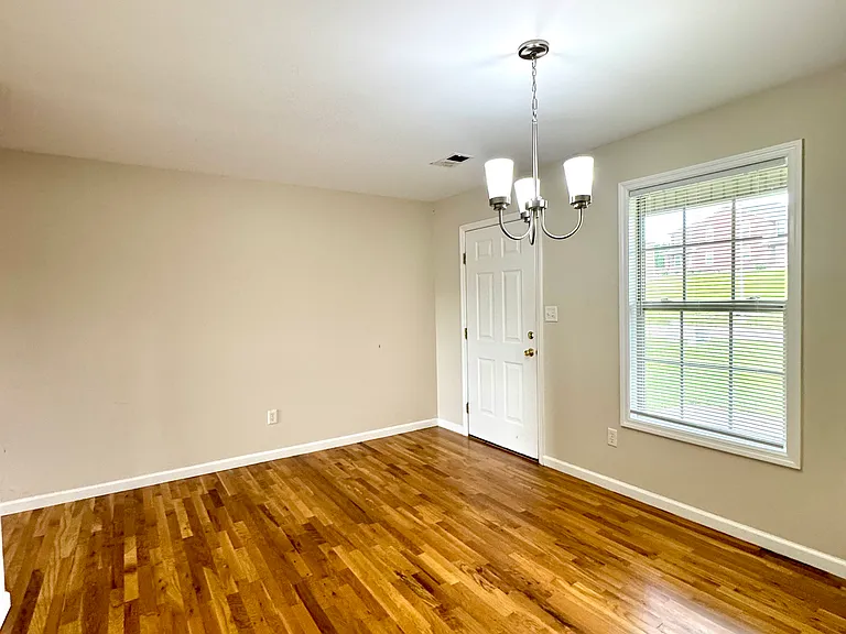 641 Hampton Way #B — Photo 10