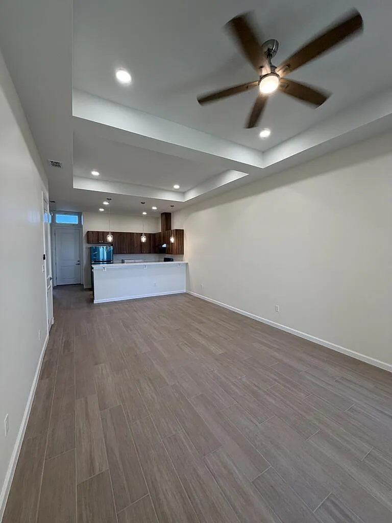 3 bed, 2.0 bath, 1314 sqft, $1,600 — Photo 2