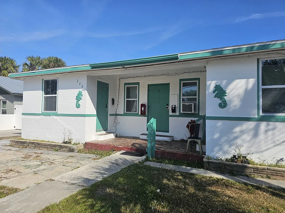 228 N Oleander Ave #3