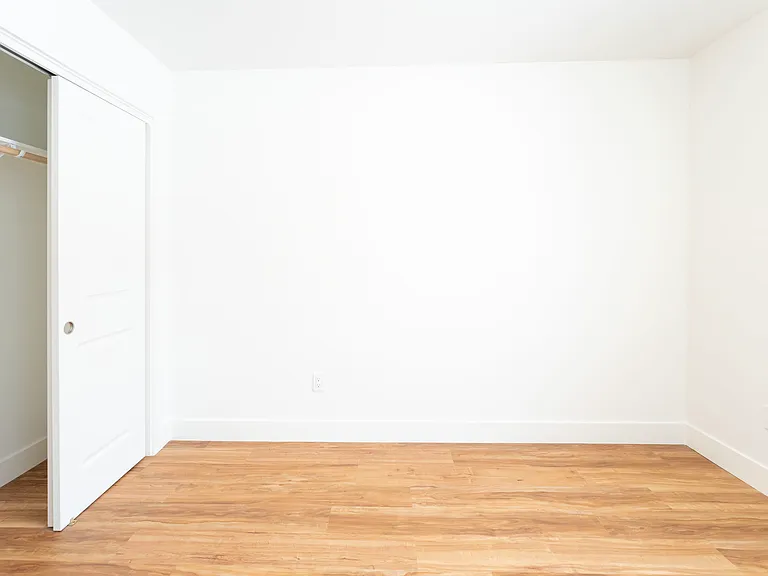 Silver Star Apartments — Photo 16