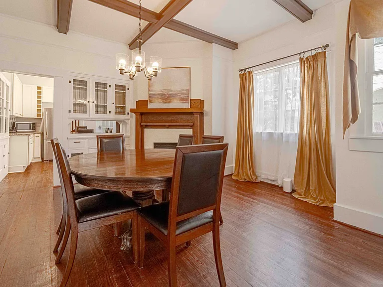1435 Johns Rd — Photo 10