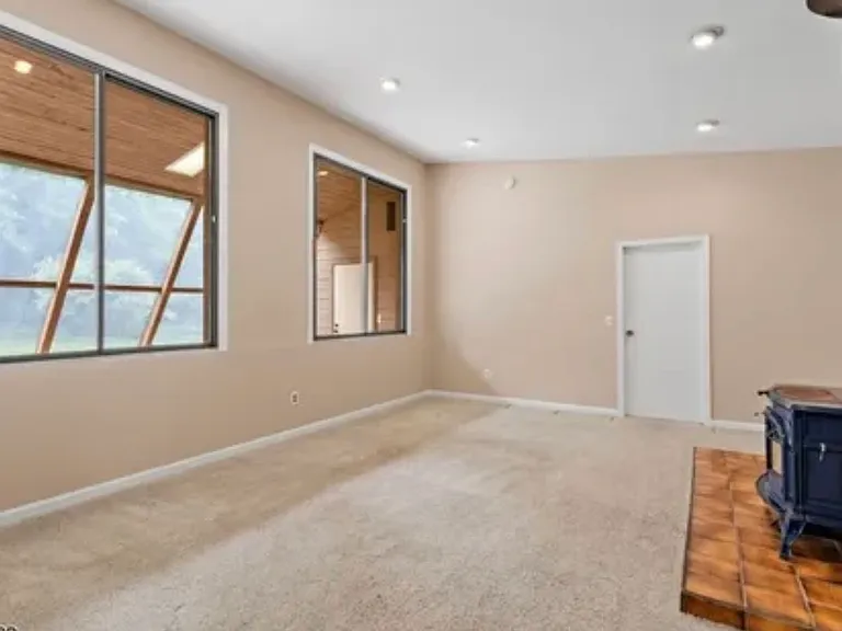 621 Valley Rd — Photo 17