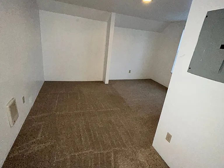 118 E Brooks St — Photo 6