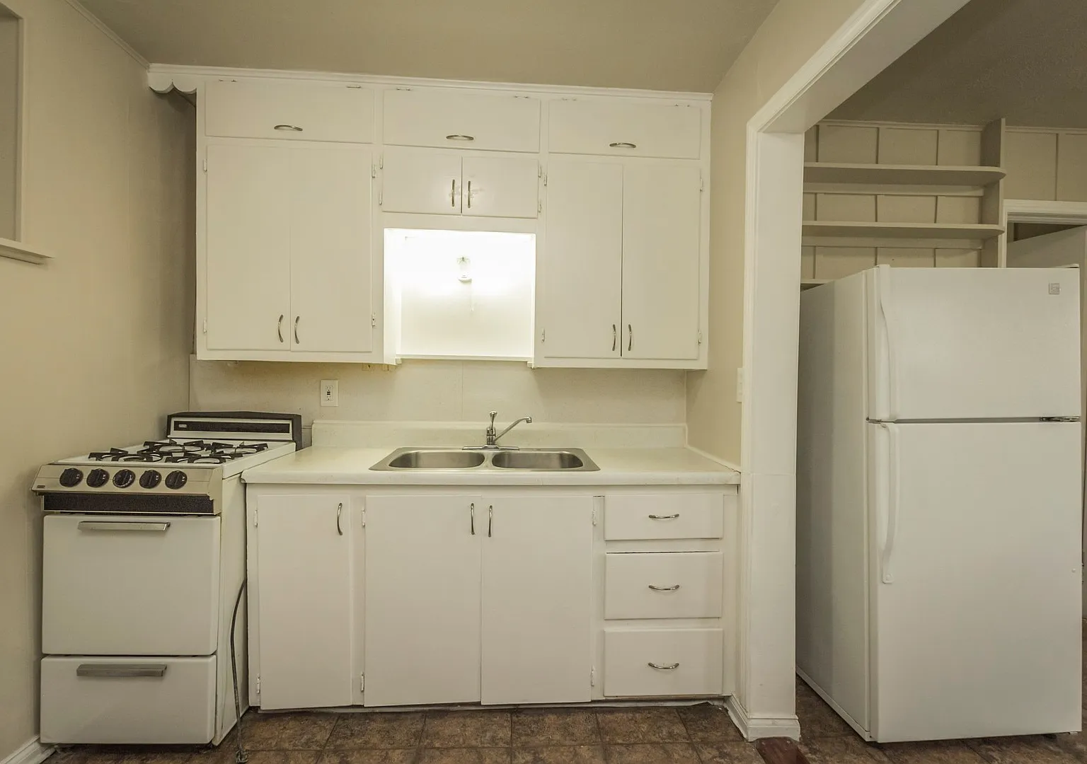 Adorable 2 bedroom 1 bath home in Indianola — Photo 3