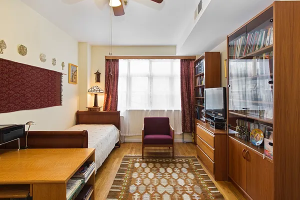 Sold by Brooklyn Real Inc | media 18