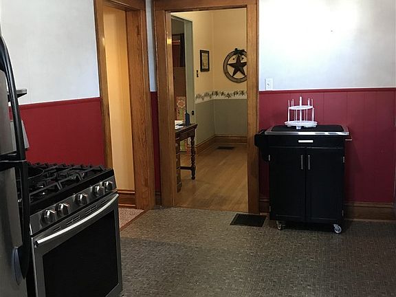 4th image of 1011 Poplar St