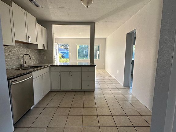 3rd image of 3343 Williamsburg St