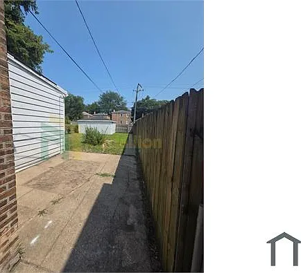8509 S Yates Blvd — Photo 15