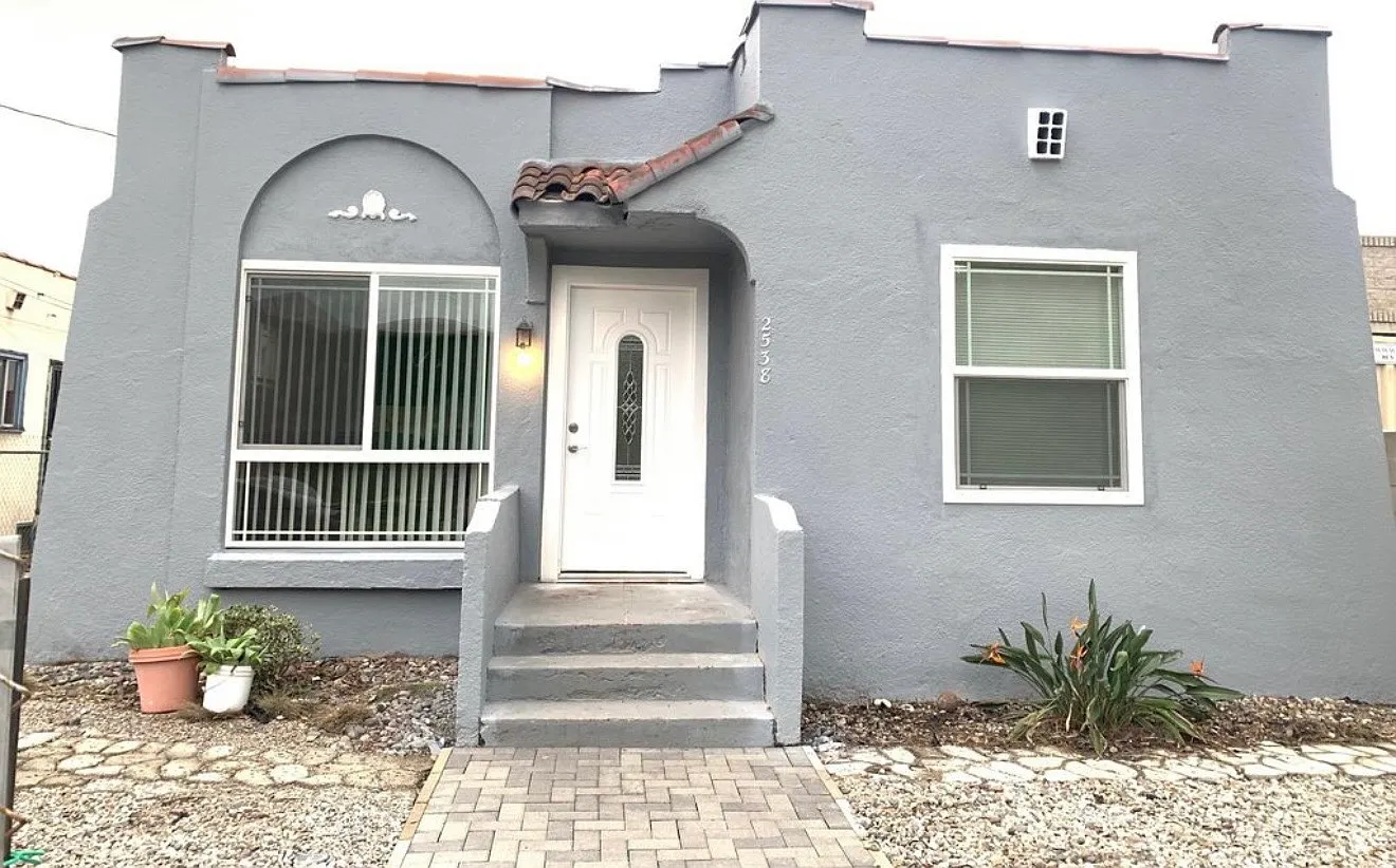 3 bed, 984 sqft, $3,500 — Photo 1