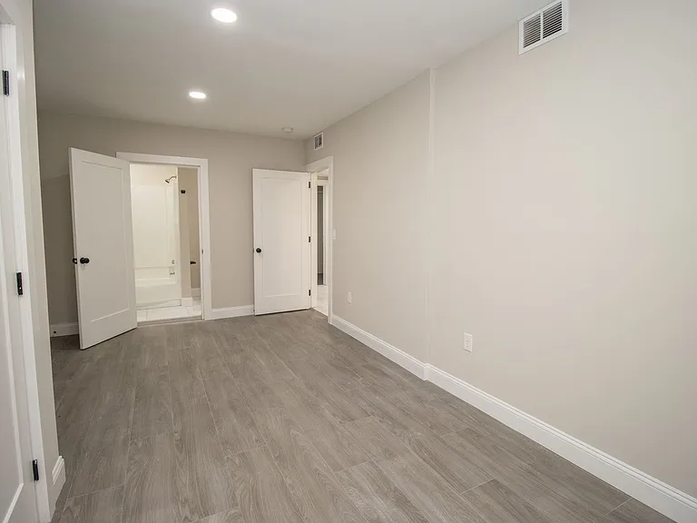 1840 Hampton Street — Photo 44