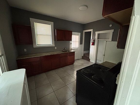 3rd image of 136-138 Stanbridge St #1
