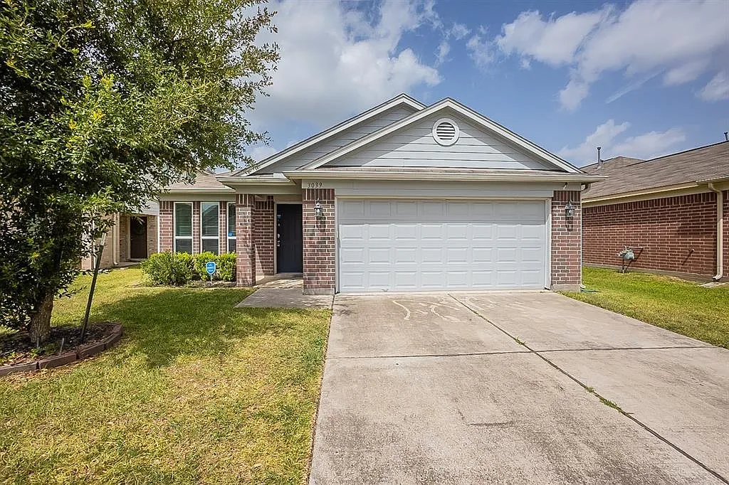 3 bed, 2.0 bath, 1440 sqft, $1,900 — Photo 1