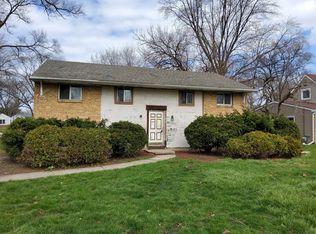 165 Oxford Rd, Bolingbrook, IL 60440