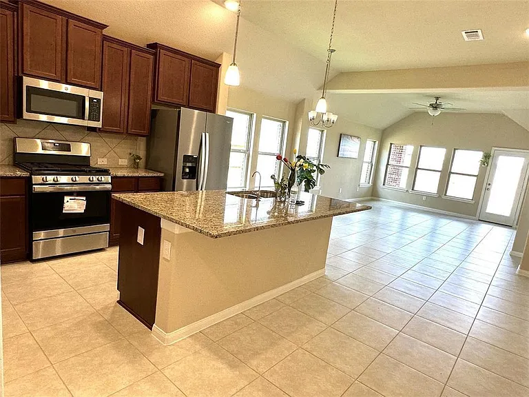 788 Lake Lacosta Dr — Photo 8
