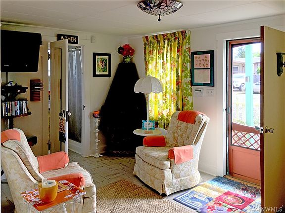 5th image of 1609 Washington Ave S