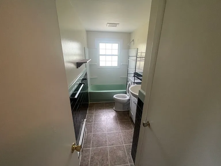 620 E Roanoke St — Photo 5