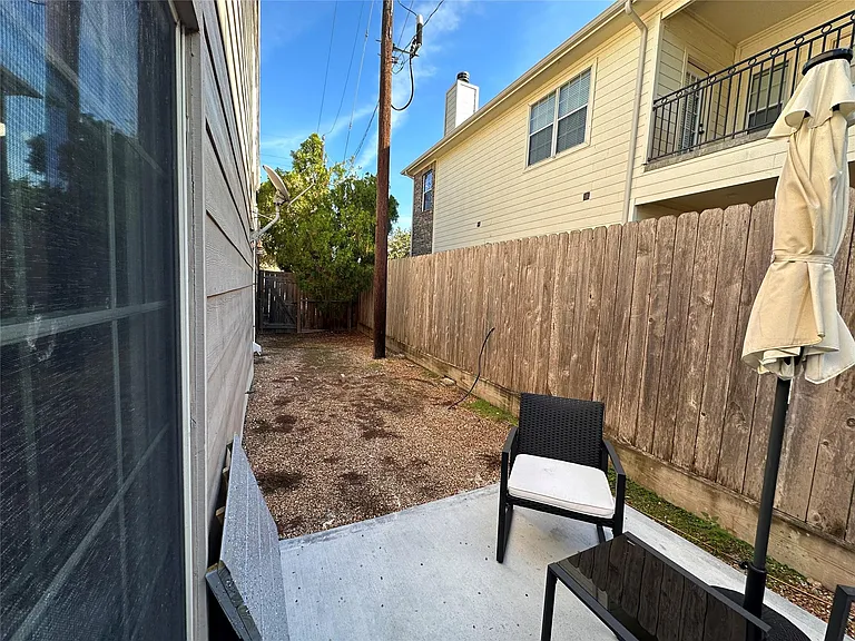 13821 Hollowgreen Dr — Photo 2