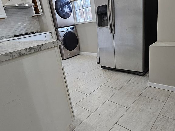 Kitchen, Washer & Dryer