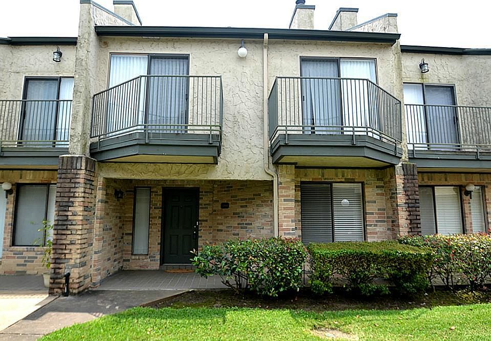 1st image of 3808 Landmark Dr