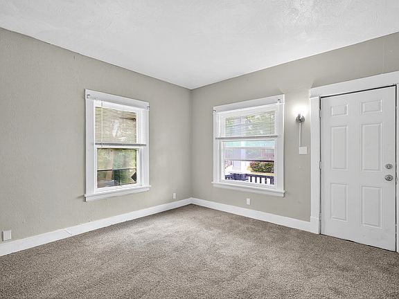 3rd image of 10919 Sandusky Ave #Dn