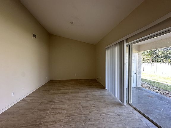 3rd image of 2050 Foxwood Dr