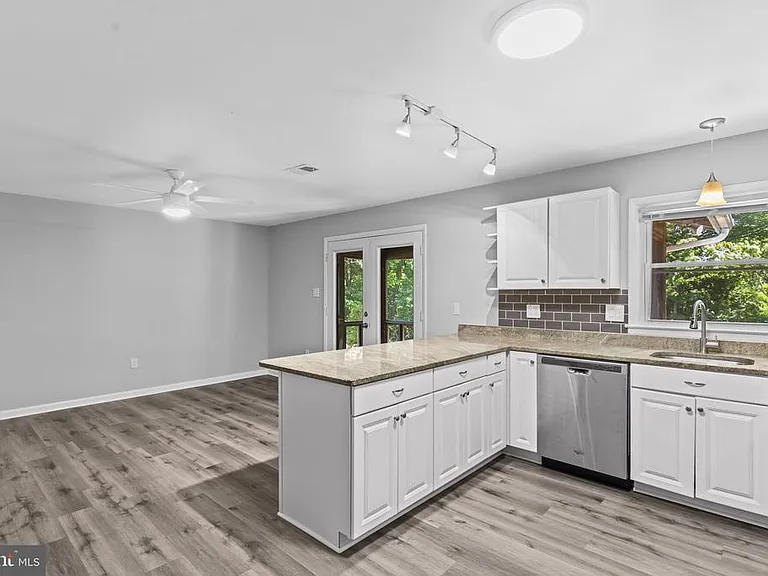 2060 Red Spruce Ct — Photo 11