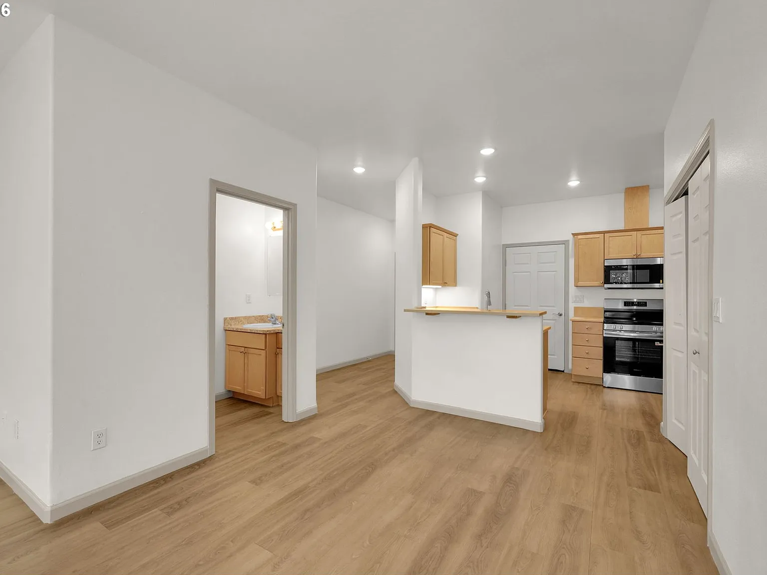 2 bed, 2.5 bath, 1350 sqft, $1,900 — Photo 4