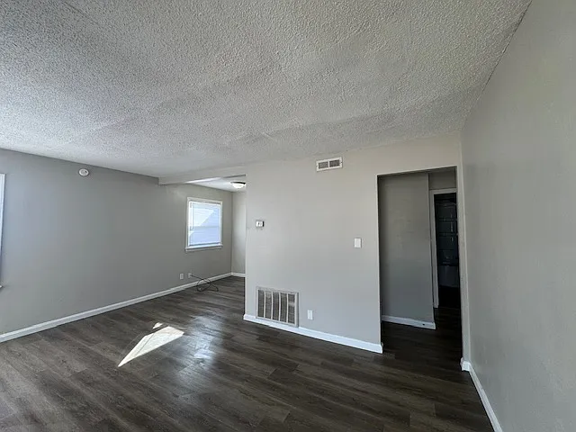2016 N Green Rd — Photo 19