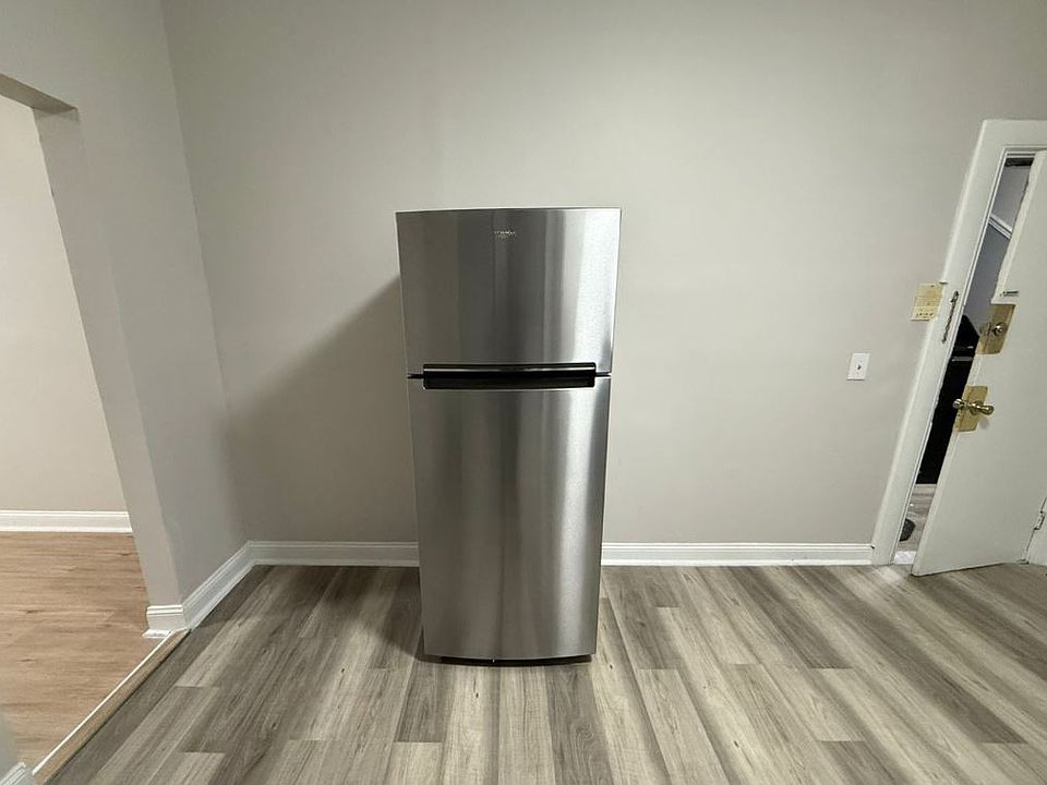 1st image of 5706 Hudson Ave #12
