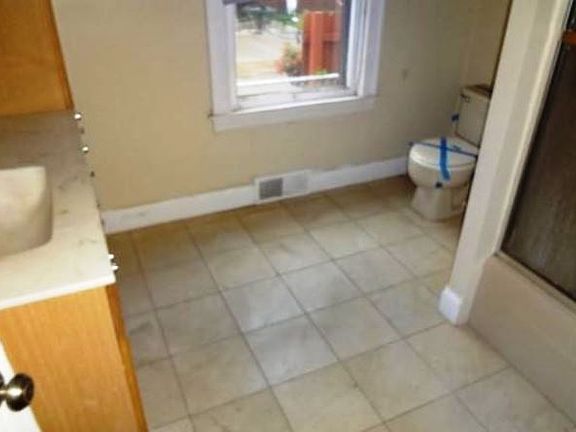 3rd image of 6831 California Ave
