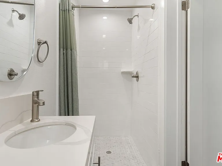 1341 N Mariposa Ave — Photo 24