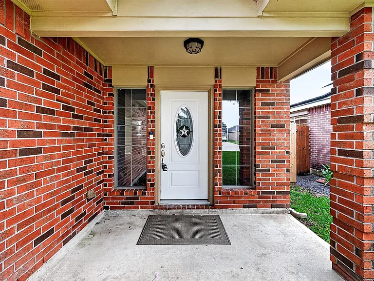 18906 Dennington Dr — Photo 5