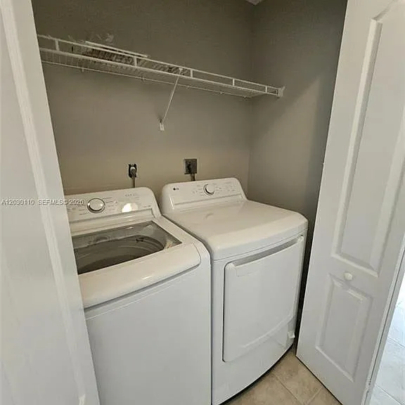 2527 W 76th St #208 — Photo 11