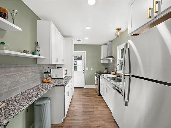 4th image of 705 Harway Ave