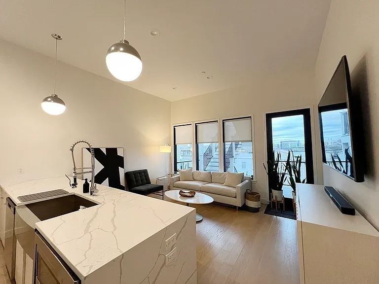 360 Meridian St #7 — Photo 3