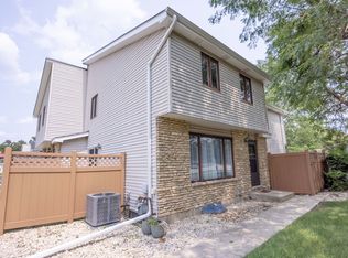 229 E Woodlawn Rd, New Lenox, IL 60451