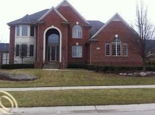 48687 Stoneridge Dr, Northville, MI