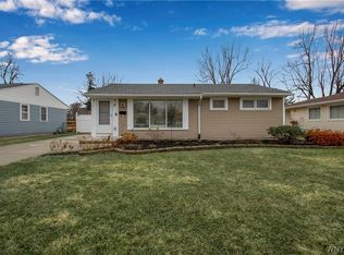 78 Meadow Lea Dr, Amherst, NY 14226