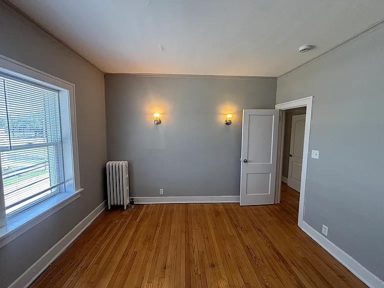 37 W 14th Pl — Photo 2