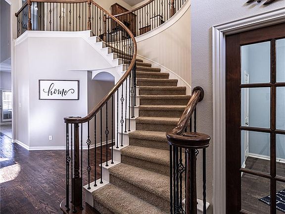 3rd image of 15726 Crown Cove Ln