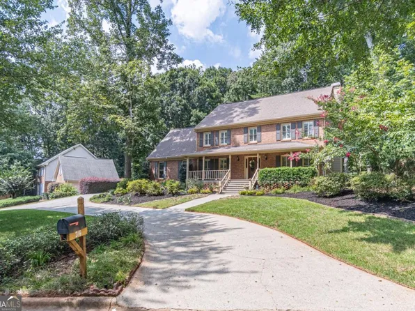 316 Coopers Pond Dr, Lawrenceville, GA 30044