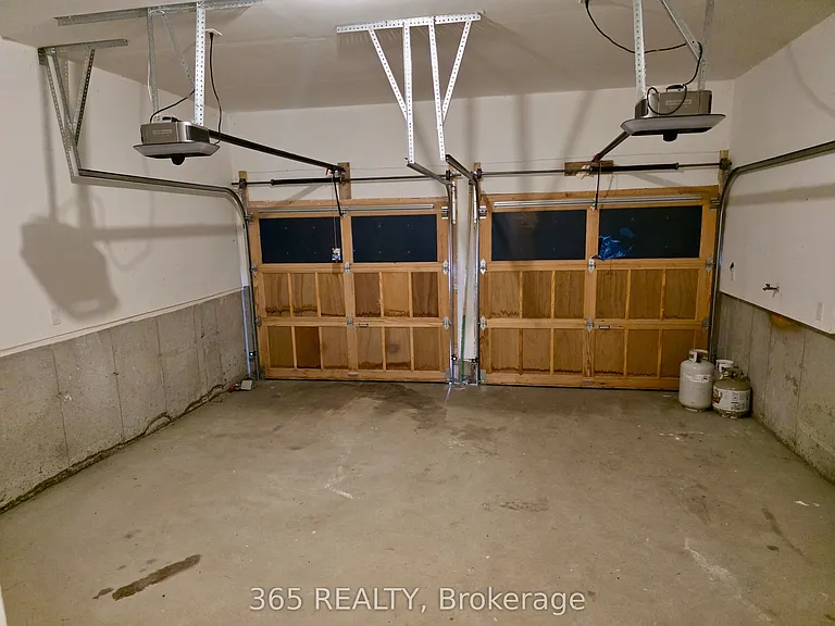 223 Warden St — Photo 18