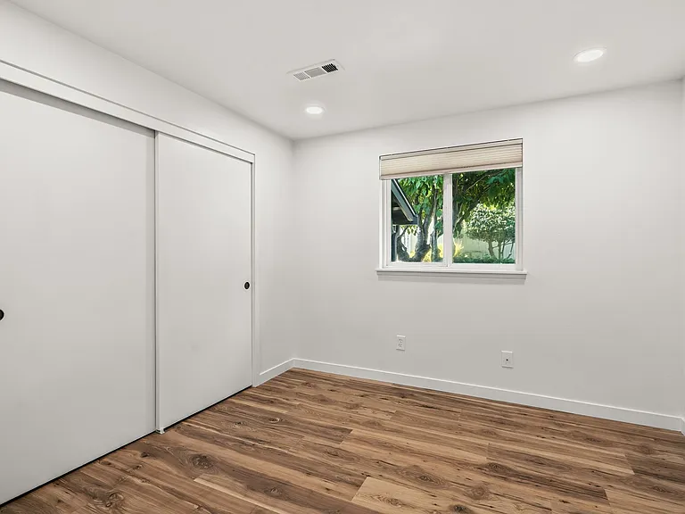 Talent Parkside Apartments — Photo 24