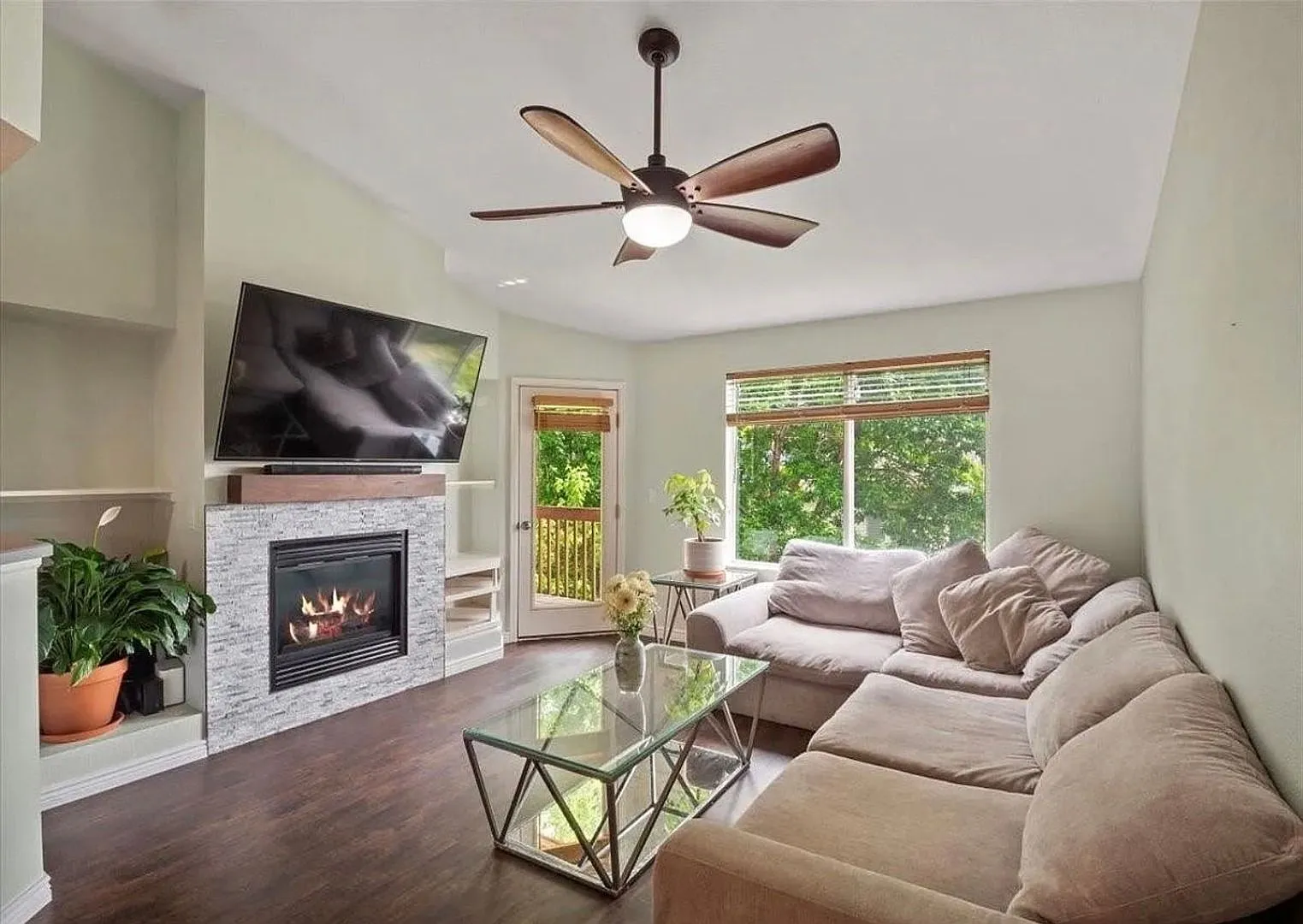 Charming 3BR Condo in Morrison — Photo 1