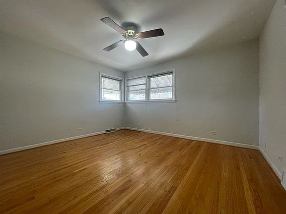 4th image of 914 Leamington Ave