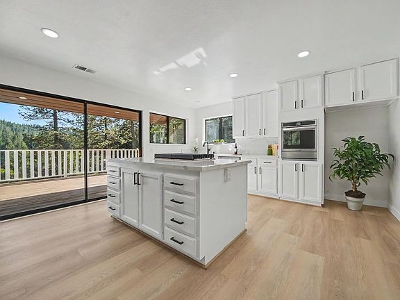 3rd image of 21640 Clute Canyon Rd