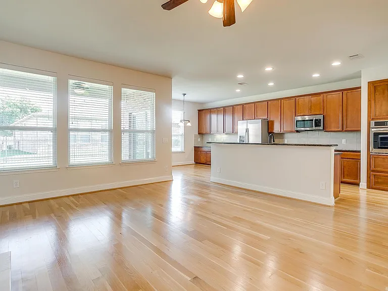 1845 Dexter Ln — Photo 7