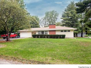 119 N 13th St, Petersburg, IL 62675